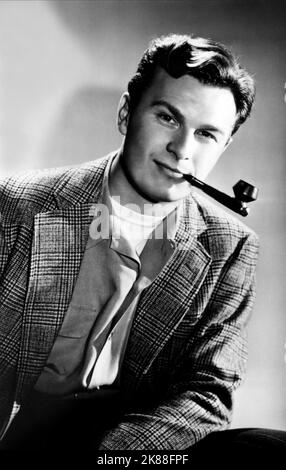 Eddie Albert  Actor   05 July 1936   **WARNING** This Photograph is for editorial use only and is the copyright of The Film Company and/or the Photographer assigned by the Film or Production Company and can only be reproduced by publications in conjunction with the promotion of the above Film. A Mandatory Credit To The Film Company is required. The Photographer should also be credited when known. No commercial use can be granted without written authority from the Film Company. Stock Photo