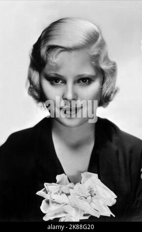 Mary Carlisle  Actress   01 May 1936   **WARNING** This Photograph is for editorial use only and is the copyright of The Film Company and/or the Photographer assigned by the Film or Production Company and can only be reproduced by publications in conjunction with the promotion of the above Film. A Mandatory Credit To The Film Company is required. The Photographer should also be credited when known. No commercial use can be granted without written authority from the Film Company. Stock Photo