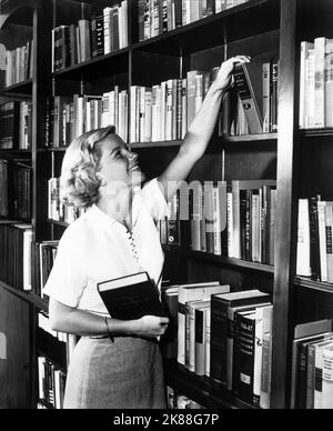 Barbara Bel Geddes Actress (1942 Stock Photo - Alamy