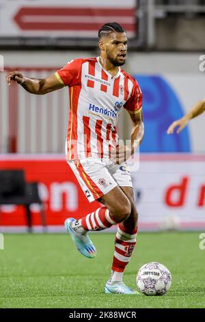 OSS, NETHERLANDS - OCTOBER 21: Roshon van Eijma of TOP Oss during the ...