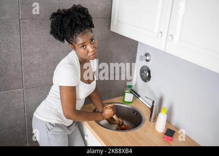 https://l450v.alamy.com/450v/2k88xb4/cleaning-blocked-sink-and-drain-in-kitchen-using-plunger-2k88xb4.jpg