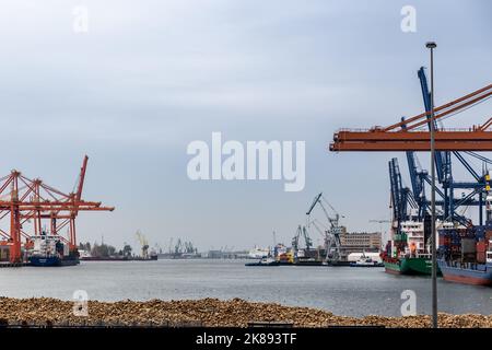 Gdynia, Poland. 21st Oct, 2022. Cranes and ships are seen in Gdynia Port, the third biggest transport port in Poland located on Baltic Sea on October 21, 2022. The Port of Gdynia is a key terminal of military shipments into eastern flank of NATO. The port has increasing strategic meaning for the organisation, especially after Finland's and Sweden's (other Baltic Sea states) bid to join NATO. (Photo by Dominika Zarzycka/Sipa USA) Credit: Sipa USA/Alamy Live News Stock Photo