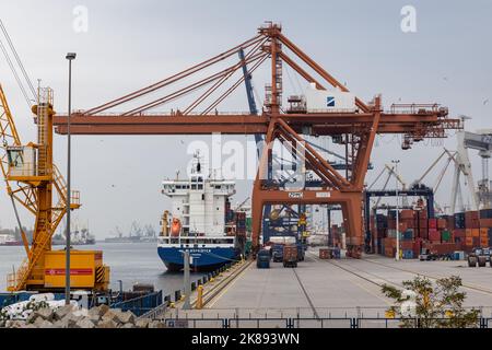 Gdynia, Poland. 21st Oct, 2022. Cranes and ships are seen in Gdynia Port, the third biggest transport port in Poland located on Baltic Sea on October 21, 2022. The Port of Gdynia is a key terminal of military shipments into eastern flank of NATO. The port has increasing strategic meaning for the organisation, especially after Finland's and Sweden's (other Baltic Sea states) bid to join NATO. (Photo by Dominika Zarzycka/Sipa USA) Credit: Sipa USA/Alamy Live News Stock Photo