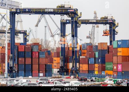 Gdynia, Poland. 21st Oct, 2022. Cranes and containers are seen in Gdynia Port, the third biggest transport port in Poland located on Baltic Sea on October 21, 2022. The Port of Gdynia is a key terminal of military shipments into eastern flank of NATO. The port has increasing strategic meaning for the organisation, especially after Finland's and Sweden's (other Baltic Sea states) bid to join NATO. (Photo by Dominika Zarzycka/Sipa USA) Credit: Sipa USA/Alamy Live News Stock Photo