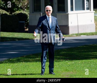 Washington, United States. 21st Oct, 2022. President Joe Biden (D) motioning to the press as he leaves the White House to start his trip to Delaware. (Photo by Michael Brochstein/Sipa USA) Credit: Sipa USA/Alamy Live News Stock Photo