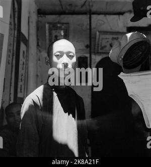 Cecil Beaton - General China 1944: A Chinese man dramatically lit as he stands between sun and shadow in Chengtu. Stock Photo