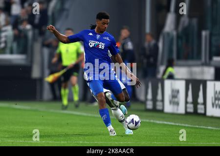 Turin, Italy. 21st Oct 2022. Koni De Winter of Empoli Fc controls the ball during the  Serie A match beetween Juventus Fc and Empoli Fc at Allianz Stadium on October 21, 2022 in Turin, Italy . Credit: Marco Canoniero/Alamy Live News Stock Photo