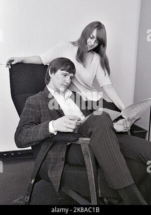 WAYNE FONTANA English pop singer with his wife Suzanne in September 1966. Photo: Tony Gale Stock Photo