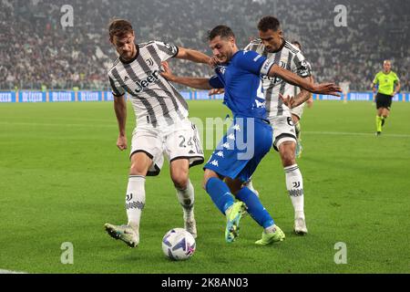 Turin, Italy, 21st October 2022. Daniele Rugani and Danilo of Juventus closes in on Filippo Bandinelli of Empoli FC as he breaks into the penalty area during the Serie A match at Allianz Stadium, Turin. Picture credit should read: Jonathan Moscrop / Sportimage Credit: Sportimage/Alamy Live News Stock Photo