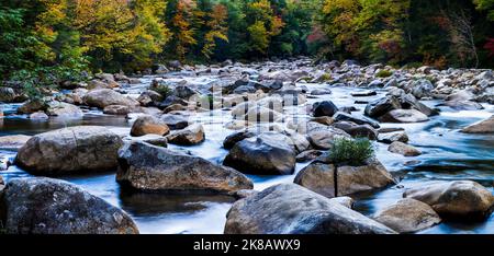 River with rocks and autumn colors in New Hampshire Stock Photo