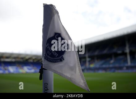 22nd October 2022;  Goodison Park, Liverpool, England; Premier League football, Everton versus Crystal Palace: the Everton FC club crest on a corner flag as the Gwladys St end Stock Photo