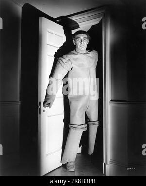 LON CHANEY Jr. in MAN MADE MONSTER / THE ELECTRIC MAN (in UK) / THE ATOMIC MONSTER (reissue title) 1941 director / screenplay GEORGE WAGGNER music Hans J. Salter make-up artists Jack P. Pierce Universal Pictures Stock Photo