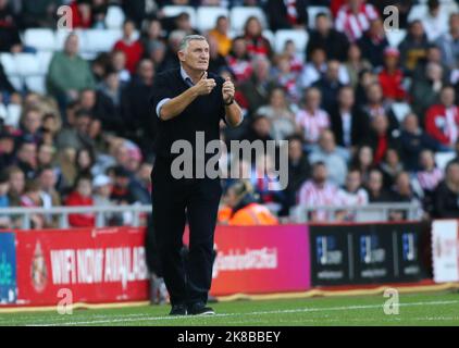 Sunderland, UK. 22nd October 2022Sunderland, UK. 22nd Oct 2022. Sunderland Manager Tony Mowbray during the Sky Bet Championship match between Sunderland and Burnley at the Stadium Of Light, Sunderland on Saturday 22nd October 2022. (Credit: Michael Driver | MI News) Credit: MI News & Sport /Alamy Live News Stock Photo