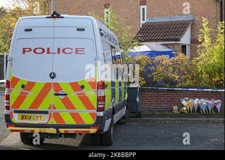 Washington Drive, Birmingham - October 22nd 2022 - A woman collapsed onto the ground with grief crying out for her 'brother' who was stabbed and killed on Washington Drive in Handsworth Wood just after 11pm last night (21 Oct). The 29-year-old victim, named locally as 'Jamie' was stabbed to death. The woman was consoled by a family friend as she screamed out in agony. Floral tributes and bottles of beer were left at the scene along with heartfelt messages from friends and family. Credit: Scott CM/Alamy Live News Stock Photo