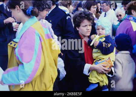 Operation '1000 enfants pour un hiver', Equilibre NGO evacuates young refugees from Bosnia, Chamonix, Haute-Savoie, France, 1992 Stock Photo