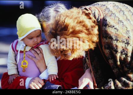 Operation '1000 enfants pour un hiver', Equilibre NGO evacuates young refugees from Bosnia, Chamonix, Haute-Savoie, France, 1992 Stock Photo