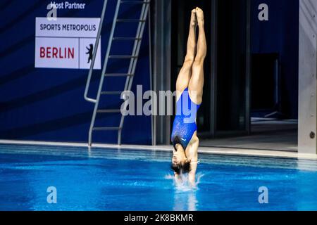Berlin, Germany. 22nd Oct, 2022. Water diving: World Cup, decisions, high diving 10 m, women: Yuxi Chen from China in action. She took the first place. Credit: Christophe Gateau/dpa/Alamy Live News Stock Photo