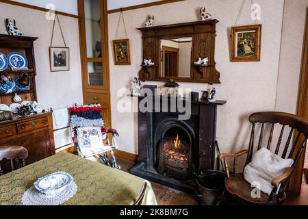 The National Slate Museum sits below Dinorwic Slate Quarry, situated between the villages of Dinorwig and Llanberis, Snowdonia, North Wales, UK Stock Photo