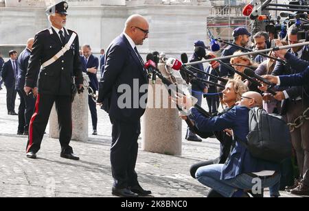 Rome, Italy. 22nd Oct, 2022. New Italian Minister of Culture Gennaro Sangiuliano talks to the press outside Palazzo del Quirinale after his swearing in, Rome, Italy, October 22 2022. (Photo by Elisa Gestri/SIPA USA) Credit: Sipa USA/Alamy Live News Stock Photo