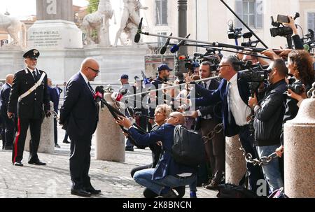 Rome, Italy. 22nd Oct, 2022. New Italian Minister of Culture Gennaro Sangiuliano talks to the press outside Palazzo del Quirinale after his swearing in, Rome, Italy, October 22 2022. (Photo by Elisa Gestri/SIPA USA) Credit: Sipa USA/Alamy Live News Stock Photo