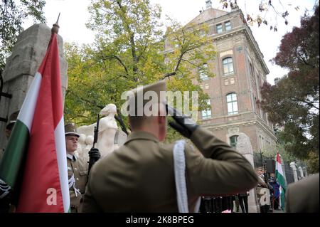 Budapest, Hungary. 22nd Oct, 2022. Wreathing of the 1956 revolution memorial on Műegyetem Quay before the memorial day of the revolution, Budapest, Hungary, 22th Oct 2022, Balint Szentgallay / Alamy Live News Credit: Bálint Szentgallay/Alamy Live News Stock Photo