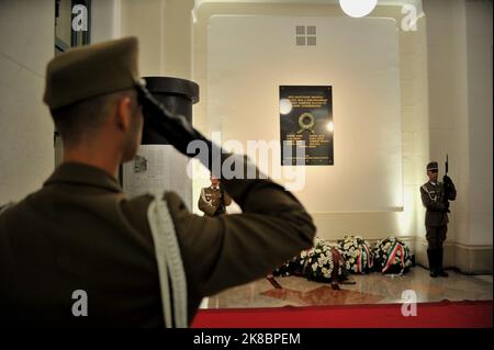 Budapest, Hungary. 22nd Oct, 2022. Wreathing of the 1956 memorial inside the Budapest University of Technology and Economics where the revoltion started, before the memorial day of the revolution, Budapest, Hungary, 22th Oct 2022, Balint Szentgallay / Alamy Live News Credit: Bálint Szentgallay/Alamy Live News Stock Photo