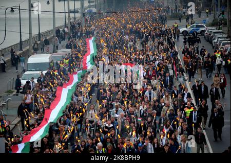 Budapest, Hungary. 22nd Oct, 2022. Touch-light procession in memorial of the 1956 revolution before the memorial day, Budapest, Hungary, 22th Oct 2022, Balint Szentgallay / Alamy Live News Credit: Bálint Szentgallay/Alamy Live News Stock Photo