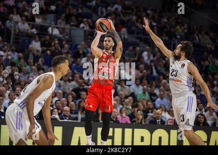 Madrid, Madrid, Spain. 21st Oct, 2022. Peter Cornelie (L), Luca Vildoza (C) and Sergio Llull (R).during Real Madrid victory over Crvena Zvezda mts Belgrade 72 - 56 in Turkish Airlines Euroleague regular season game (round 4) celebrated at WiZink Center in Madrid (Spain). October 21st 2022. (Credit Image: © Juan Carlos GarcÃ-A Mate/Pacific Press via ZUMA Press Wire) Stock Photo