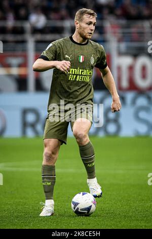 Milan, Italy. 22nd Oct, 2022. Tommaso Pobega of AC Milan controls the ball during the Italian Serie A football match AC Milan vs Monza at San Siro stadium in Milan, Italy on October 22, 2022 Credit: Piero Cruciatti/Alamy Live News Stock Photo