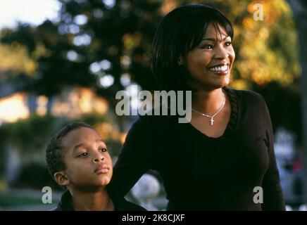 Jascha Washington & Nia Long Film: Big Momma'S House (2000)   Director: Raja Gosnell 31 May 2000   **WARNING** This Photograph is for editorial use only and is the copyright of 20TH CENTURY FOX and/or the Photographer assigned by the Film or Production Company and can only be reproduced by publications in conjunction with the promotion of the above Film. A Mandatory Credit To 20TH CENTURY FOX is required. The Photographer should also be credited when known. No commercial use can be granted without written authority from the Film Company. Stock Photo