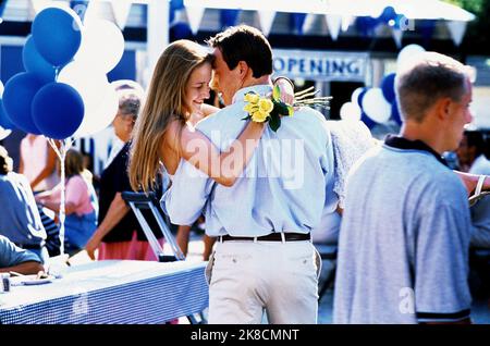 Leelee Sobieski & Chris Klein Film: Here On Earth (2000) Characters: Samantha 'Sam' Cavanaugh & Kelvin 'Kelley' Morse  Director: Mark Piznarski 15 March 2000   **WARNING** This Photograph is for editorial use only and is the copyright of FOX 2000 PICTURES and/or the Photographer assigned by the Film or Production Company and can only be reproduced by publications in conjunction with the promotion of the above Film. A Mandatory Credit To FOX 2000 PICTURES is required. The Photographer should also be credited when known. No commercial use can be granted without written authority from the Film Co Stock Photo