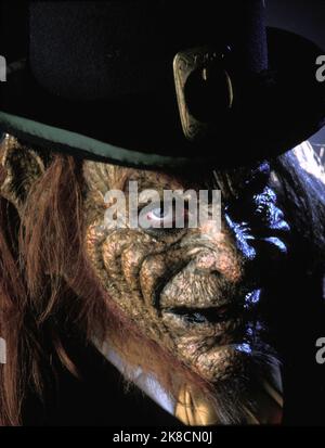 Warwick Davis Film: Leprechaun In The Hood (USA 2000) Characters: Leprechaun  Director: Rob Spera 28 March 2000   **WARNING** This Photograph is for editorial use only and is the copyright of TRIMARK PICTURES and/or the Photographer assigned by the Film or Production Company and can only be reproduced by publications in conjunction with the promotion of the above Film. A Mandatory Credit To TRIMARK PICTURES is required. The Photographer should also be credited when known. No commercial use can be granted without written authority from the Film Company. Stock Photo