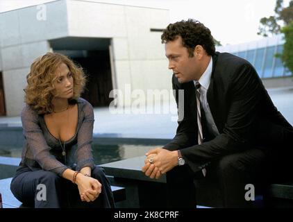 Jennifer Lopez & Vince Vaughn Film: The Cell (USA/DE 2010) Characters: Catherine Deane & Peter Novak  Director: Tarsem Singh 17 August 2000   **WARNING** This Photograph is for editorial use only and is the copyright of NEW LINE and/or the Photographer assigned by the Film or Production Company and can only be reproduced by publications in conjunction with the promotion of the above Film. A Mandatory Credit To NEW LINE is required. The Photographer should also be credited when known. No commercial use can be granted without written authority from the Film Company. Stock Photo