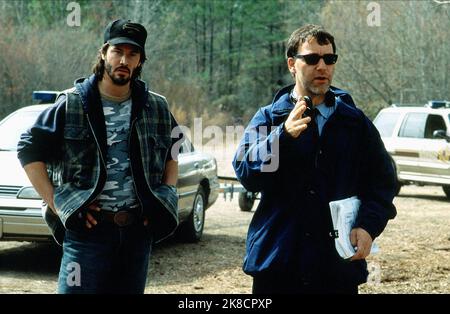 Keanu Reeves & Sam Raimi Film: The Gift (USA 2000) Characters: Donnie Barksdale &  Director: Sam Raimi 22 December 2000   **WARNING** This Photograph is for editorial use only and is the copyright of LAKESHORE ENT. and/or the Photographer assigned by the Film or Production Company and can only be reproduced by publications in conjunction with the promotion of the above Film. A Mandatory Credit To LAKESHORE ENT. is required. The Photographer should also be credited when known. No commercial use can be granted without written authority from the Film Company. Stock Photo