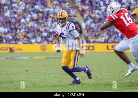 Baton Rouge, LA, USA. 22nd Oct, 2022. LSU quarterback Jayden Daniels (5) looks for running room during NCAA football game action between the Ole Miss Rebels and the LSU Tigers at Tiger Stadium in Baton Rouge, LA. Jonathan Mailhes/CSM/Alamy Live News Stock Photo