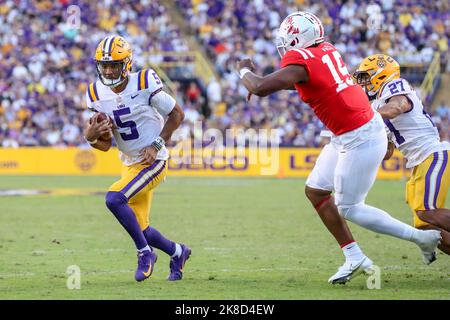 Baton Rouge, LA, USA. 22nd Oct, 2022. LSU quarterback Jayden Daniels (5) looks for running room during NCAA football game action between the Ole Miss Rebels and the LSU Tigers at Tiger Stadium in Baton Rouge, LA. Jonathan Mailhes/CSM/Alamy Live News Stock Photo
