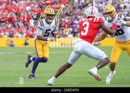 Baton Rouge, LA, USA. 22nd Oct, 2022. LSU quarterback Jayden Daniels (5) looks for running room during NCAA football game action between the Ole Miss Rebels and the LSU Tigers at Tiger Stadium in Baton Rouge, LA. Jonathan Mailhes/CSM/Alamy Live News Stock Photo