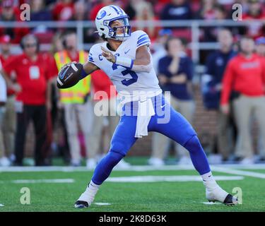 Lynchburg, Virginia, USA. 22nd Oct, 2022. Brigham Young Cougars quarterback Jaren Hall (3) passes the ball during the NCAA football game between the Brigham Young Cougars and the Liberty Flames at Williams Stadium in Lynchburg, Virginia. Greg Atkins/CSM/Alamy Live News Stock Photo