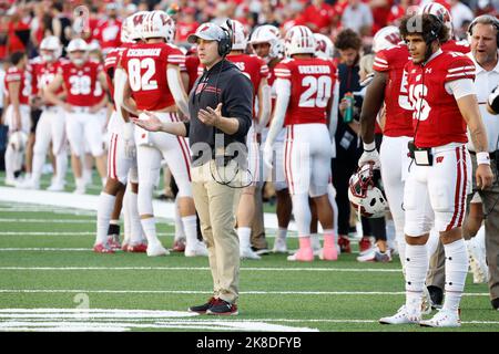 Madison, WI, USA. 22nd Oct, 2022. Wisconsin Badgers head coach Jim LeonhardÕs reaction to call during the NCAA Football game between the Purdue Boilermakers and the Wisconsin Badgers at Camp Randall Stadium in Madison, WI. Darren Lee/CSM/Alamy Live News Stock Photo