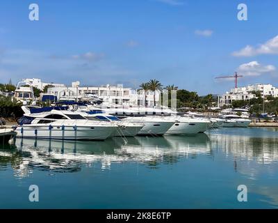 Boats in Cala Llonga Harbour, Cala d'Or, Mallorca, Majorca, Balearic Islands, Spain Stock Photo