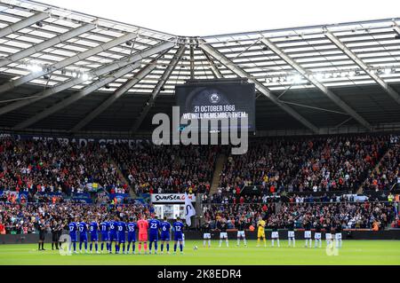 Players, fans and match officials take part in a minute's applause in memory of the victims of the 1966 Aberfan disaster, ahead of the Sky Bet Championship match at the Swansea.com Stadium, Swansea. Picture date: Sunday October 23, 2022. Stock Photo