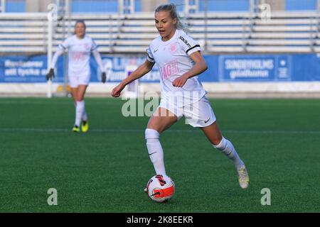 Eskilstuna, Sweden. 23rd Oct, 2022. Eskilstuna, Sweden, October 23rd 2022: Lotta Okvist (5 Eskilstuna) during the game in the Swedish League OBOS Damallsvenskan on October 23rd 2022 between Eskilstuna United DFF and Umea IK FF at Tunavallen in Eskilstuna, Sweden (Peter Sonander/SPP) Credit: SPP Sport Press Photo. /Alamy Live News Stock Photo