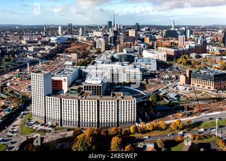 BIRMINGHAM, UK - OCTOBER 17, 2022.  An aerial view of Birmingham cityscape skyline including the construction site of the HS2 rail project Stock Photo