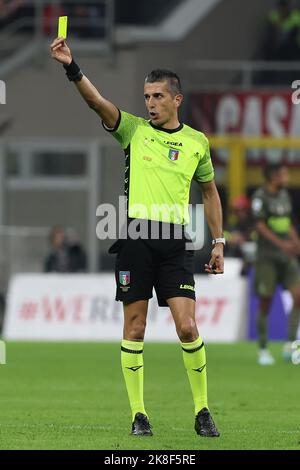 Milan, Italy. 22nd Oct, 2022. Referee Livio Marinelli seen in action during the Serie A 2022/23 football match between AC Milan and AC Monza at Giuseppe Meazza Stadium.(Final score; AC Milan 4:1 AC Monza) Credit: SOPA Images Limited/Alamy Live News Stock Photo