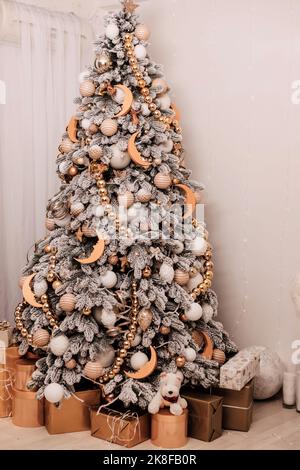 Classic Christmas Decorated Interior Room New Year Tree Silver Decorations  Stock Photo by ©Luljo 416297246