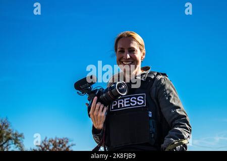 Portrait of Lenka Klicperova, this outstanding journalist and photographer covers the war in Ukraine, in Bakhmut she works on the front under the Russ Stock Photo