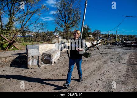 Portrait of Lenka Klicperova, this outstanding journalist and photographer covers the war in Ukraine, in Bakhmut she works on the front under the Russ Stock Photo