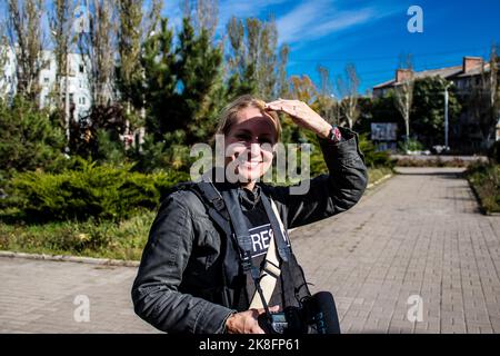 Portrait of Lenka Klicperova, this outstanding journalist and photographer covers the war in Ukraine, in Bakhmut she works on the front under the Russ Stock Photo