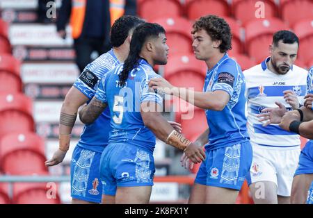 Samoa's Brian To’o (centre) celebrates scoring their side's first try of the game during the Rugby League World Cup group A match at the Eco-Power Stadium, Doncaster. Picture date: Sunday October 23, 2022. Stock Photo