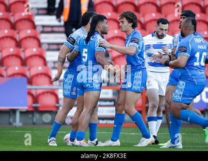 Samoa's Brian To’o (centre) celebrates scoring their side's first try of the game during the Rugby League World Cup group A match at the Eco-Power Stadium, Doncaster. Picture date: Sunday October 23, 2022. Stock Photo